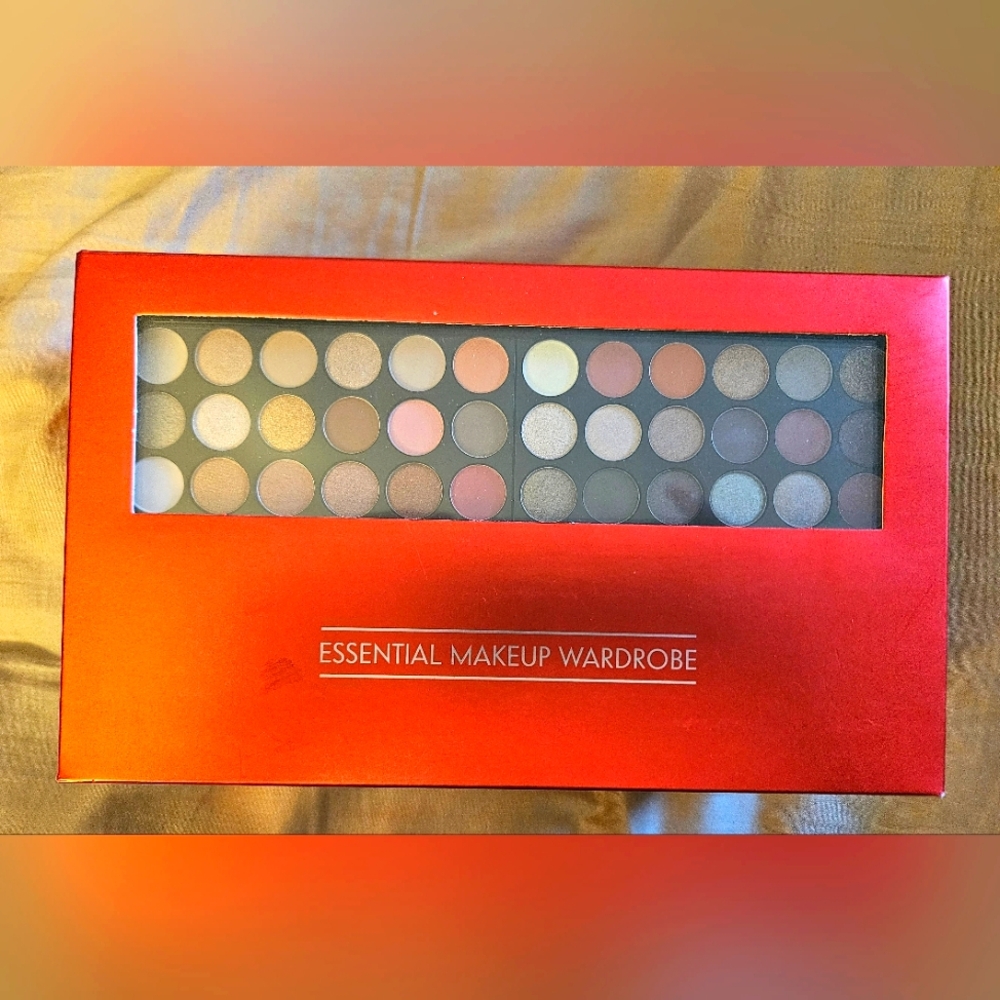 NEW Essential Makeup Wardrobe, Created for Macy's~SEALED BRAND NEW